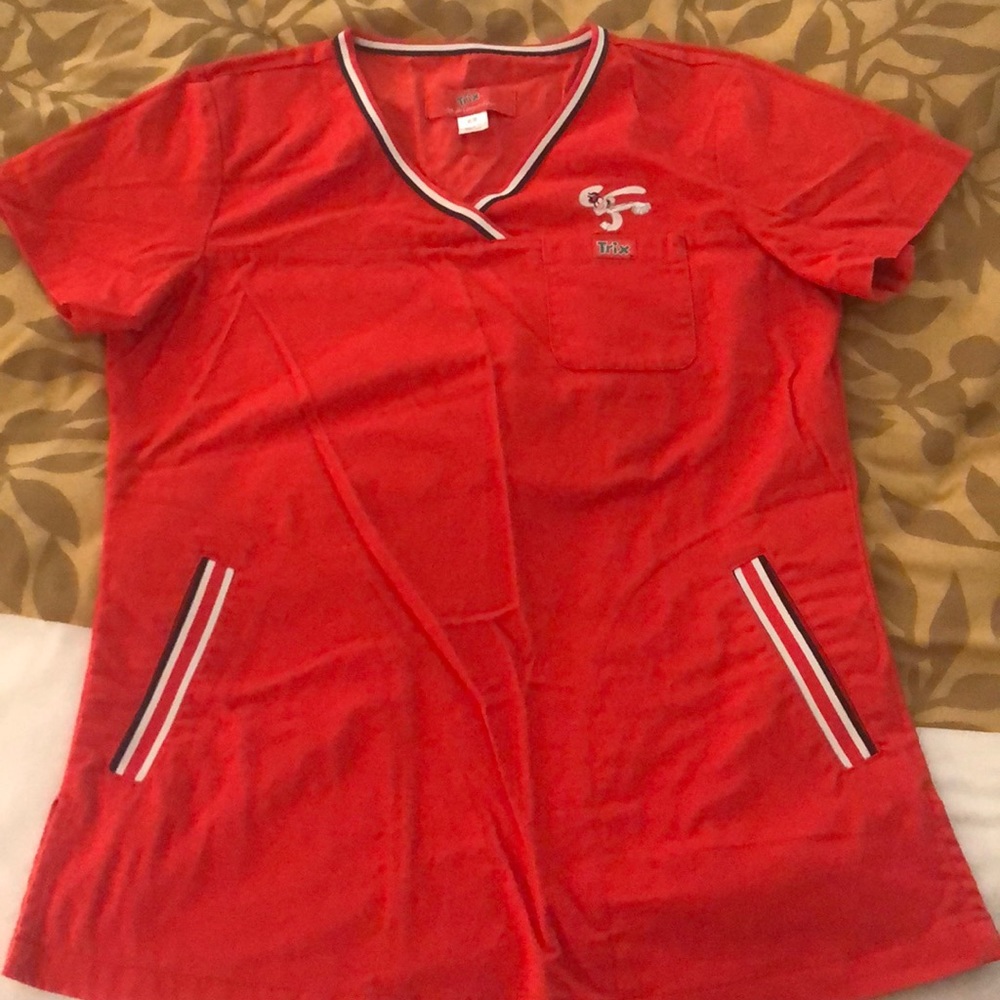 Medical scrub top
